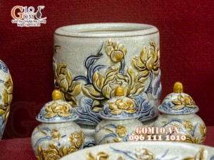 Bộ đồ thờ men rạn đắp nổi Sen Cát Tường cao cấp 02