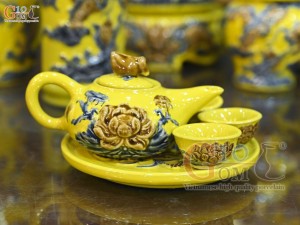 Bộ đồ thờ Như Ý Cát Tường men màu đắp nổi Rồng nền vàng (Ban thờ 1m75)