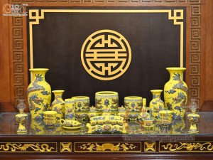 Bộ đồ thờ Như Ý Cát Tường men màu đắp nổi Rồng Sen nền vàng (Ban thờ 1m75)