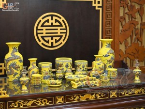 Bộ đồ thờ Như Ý Cát Tường men màu đắp nổi Rồng Sen nền vàng (Ban thờ 1m75)