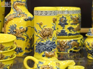 Bộ đồ thờ Như Ý Cát Tường men màu đắp nổi Rồng Sen nền vàng (Ban thờ 1m75)