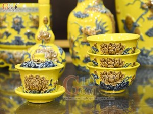 Bộ đồ thờ Như Ý Cát Tường men màu đắp nổi Rồng Sen nền vàng (Ban thờ 1m75)