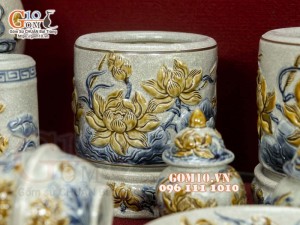 Bộ đồ thờ men rạn đắp nổi Sen Cát Tường cao cấp 01