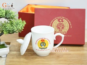 Bộ đôi cốc sứ men trắng in logo quà tặng Trung Tâm Y Tế huyện Ba Trị