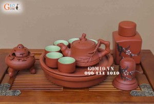 Bộ gốm tử sa đắp trúc đỏ, khay thủng, đủ phụ kiện