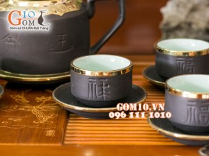Bộ gốm tử sa vai vuông men đen chỉ bạc bọc đồng
