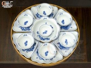 Bộ hoa mặt trời men lam cổ Rồng Phượng Như Ý, đường kính 45cm (cả khay gỗ)