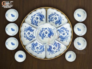 Bộ hoa mặt trời men lam cổ Rồng Phượng Như Ý, đường kính 45cm (cả khay gỗ)