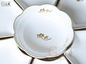 Bộ hoa mặt trời men trắng hoa sen kẻ chỉ viền vàng kim, 15 chi tiết đường kính 55cm