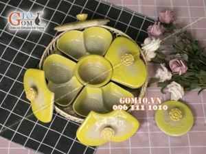 Bộ khay mứt tết 4 cánh tim, men thủy tinh vàng