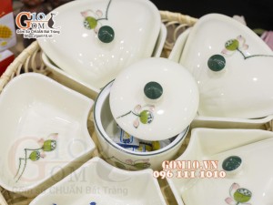 Bộ khay mứt Tết 5 cánh men kem vẽ Đài sen - khay mây