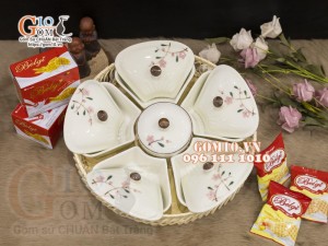 Bộ khay mứt Tết 5 cánh men kem vẽ đào phai - khay mây