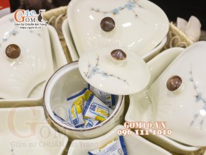 Bộ khay mứt Tết 5 cánh men kem vẽ đào xanh - khay mây