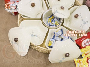 Bộ khay mứt Tết 5 cánh men kem vẽ đào xanh - khay mây