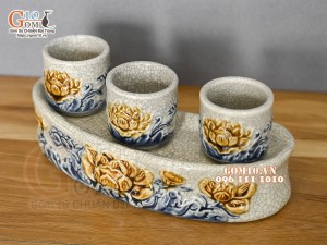 Kỷ cong 3 chén men rạn đắp nổi Sen Cát Tường