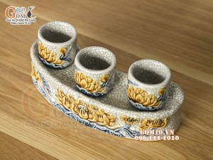 Bộ kỷ cong 3 chén men rạn đắp nổi Sen Tài Lộc