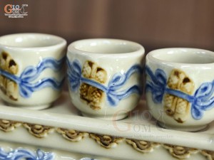 Bộ kỷ ngai 3 chén men hoàng tộc đắp nổi cuốn thư