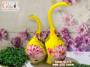 Bộ lọ hoa sơn mài dáng thiên nga vẽ hoa sen nền vàng cao 45cm