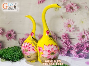 Bộ lọ hoa sơn mài dáng thiên nga vẽ hoa sen nền vàng cao 45cm