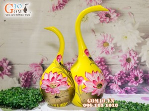 Bộ lọ hoa sơn mài dáng thiên nga vẽ hoa sen nền vàng cao 45cm