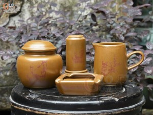 Bộ phụ kiện gốm họa tiết Mã Đáo Thành Công kẻ chỉ vàng