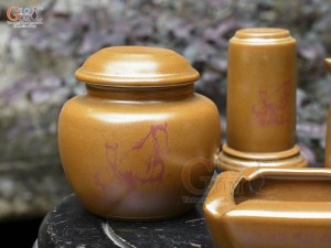 Bộ phụ kiện gốm họa tiết Mã Đáo Thành Công kẻ chỉ vàng