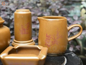 Bộ phụ kiện gốm họa tiết Mã Đáo Thành Công kẻ chỉ vàng