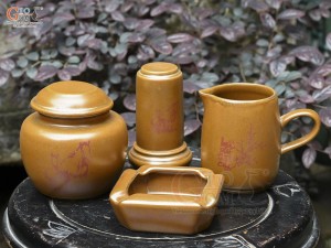 Bộ phụ kiện gốm họa tiết Mã Đáo Thành Công kẻ chỉ vàng