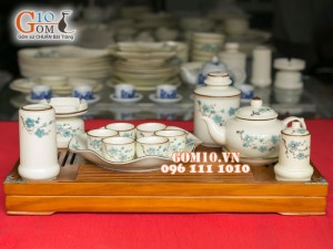 Bộ quả hồng dẹt men kem vẽ đào xanh khay tròn, đầy đủ phụ kiện