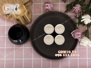 Bộ sake rượu, khay tròn chỉ nâu - chén lòng trắng 330ml