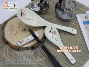 Bộ thìa, gác đũa men kem vẽ hoa Đào phai