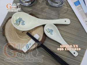 Bộ thìa, gác đũa men kem vẽ Sen xanh