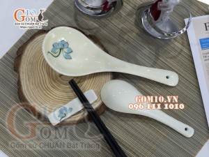 Bộ thìa, gác đũa men kem vẽ Sen xanh