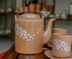 Bộ Tích trà men gốm vẽ hoa tim