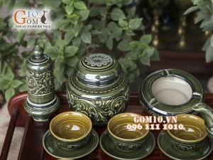 Bộ trà chân cao men lục cổ khắc nổi hoa sen đầy đủ phụ kiện