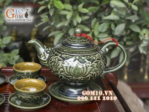 Bộ trà chân cao men lục cổ khắc nổi hoa sen đầy đủ phụ kiện