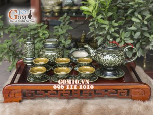 Bộ trà chân cao men lục cổ khắc nổi hoa sen đầy đủ phụ kiện Bộ trà chân cao men lục cổ khắc nổi hoa sen đầy đủ phụ kiện