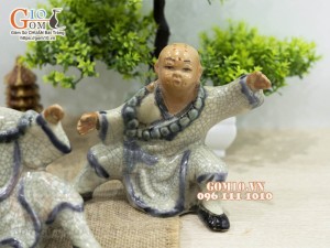 Bộ 4 tượng gốm men rạn dáng sư thầy luyện võ, cao 12cm
