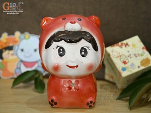 Búp bê tiết kiệm màu đỏ ngộ nghĩnh, cao 17cm