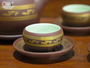 Cặp chén đĩa chỉ đỏ họa tiết trống đồng