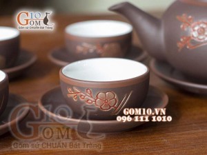 Cặp chén đĩa gốm tống khắc hoa đào chỉ đỏ