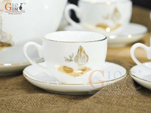 Cặp chén đĩa men trắng họa tiết Chuồn Sen vàng kim