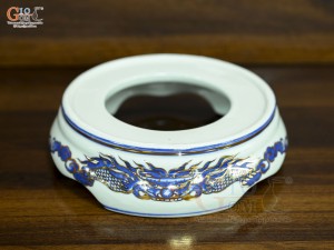 Chân kê bát hương Long Trấn men lam họa tiết Rồng vẽ vàng, đường kính 18cm