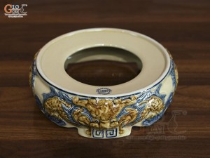 Chân kê bát hương men hoàng tộc đắp nổi Rồng Phúc Mãn, đường kính 22cm