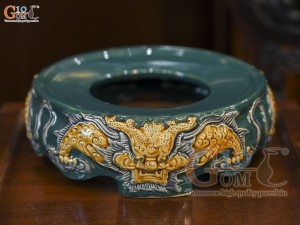 Chân kê bát hương men màu đắp nổi Rồng Như Ý nền xanh lục bảo, đường kính 20cm