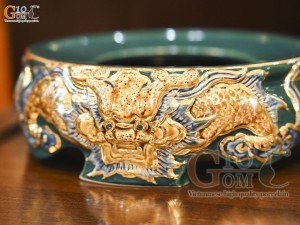 Chân kê bát hương men màu đắp nổi Rồng Như Ý nền xanh lục bảo vẽ vàng 24k, đường kính 18cm