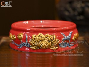 Chân kê bát hương men màu đắp nổi Sen Cát Tường tròn nền đỏ, đường kính 35cm