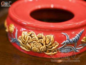 Chân kê bát hương men màu đắp nổi Sen Cát Tường tròn nền đỏ, đường kính 35cm