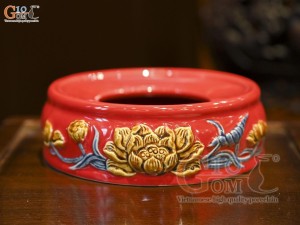 Chân kê bát hương men màu đắp nổi Sen Cát Tường tròn nền đỏ, đường kính 20cm