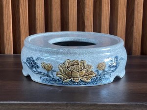 Chân kê bát hương men rạn đắp nổi Sen Cát Tường, phi 20cm